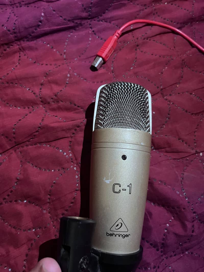 Behringer C1 condenser microphone 1