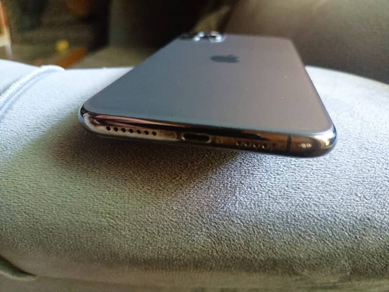 Apple iPhone 11 Pro Max 1