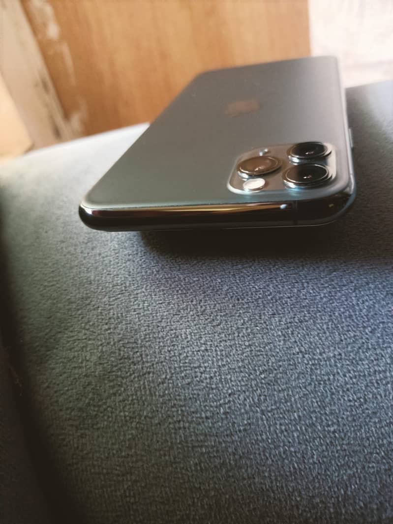 Apple iPhone 11 Pro Max 2