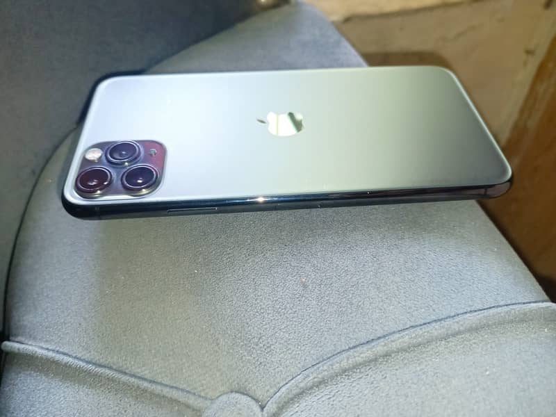 Apple iPhone 11 Pro Max 4