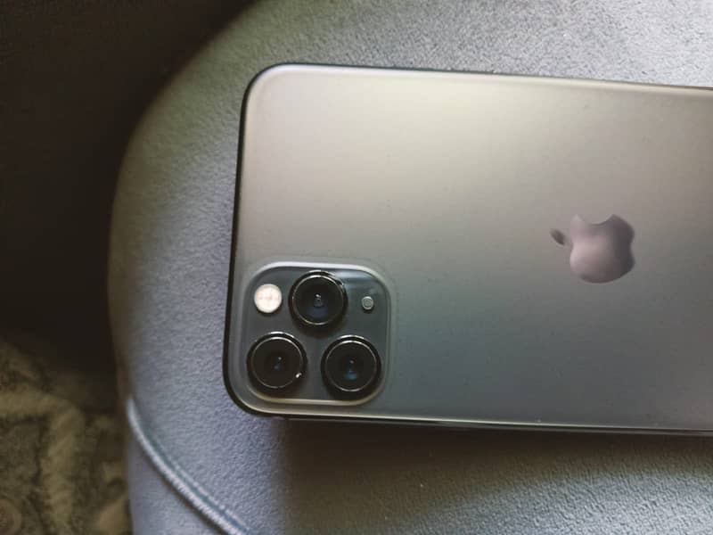 Apple iPhone 11 Pro Max 6