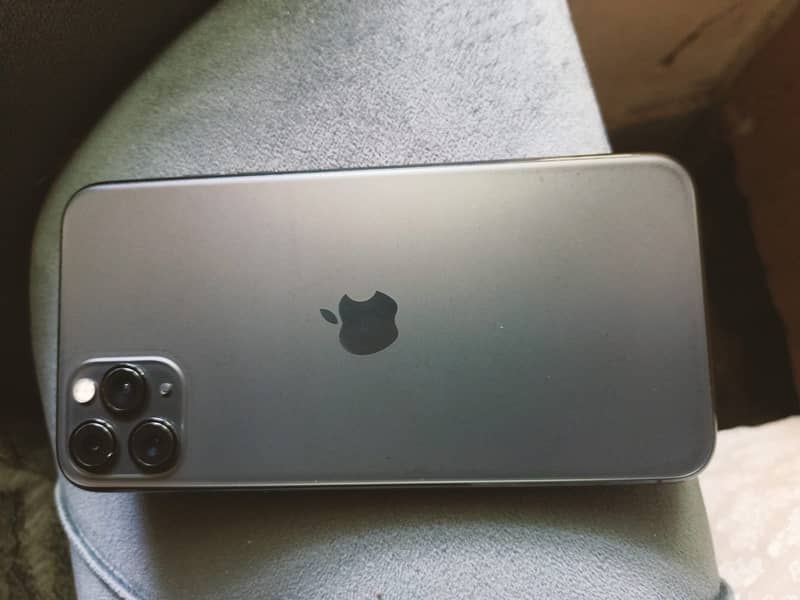 Apple iPhone 11 Pro Max 7