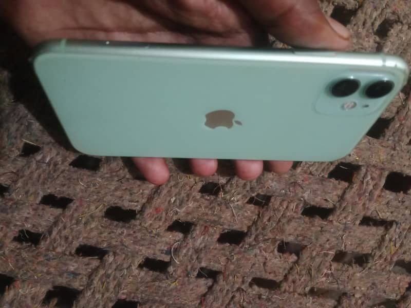 Apple iPhone 11 7