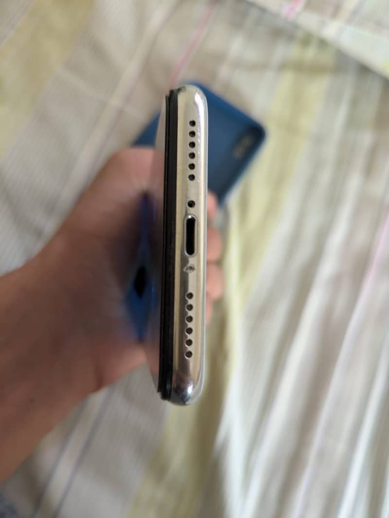 Apple iPhone X 3
