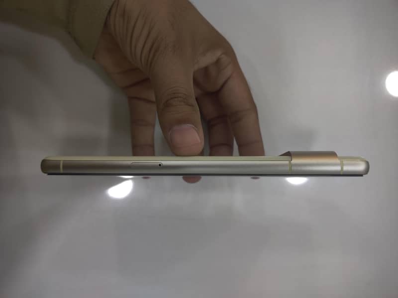 Google Pixel 7 4