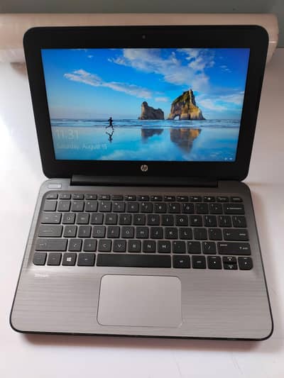 hp streambook Celorn 6th generation 4gb 64 gb ssd