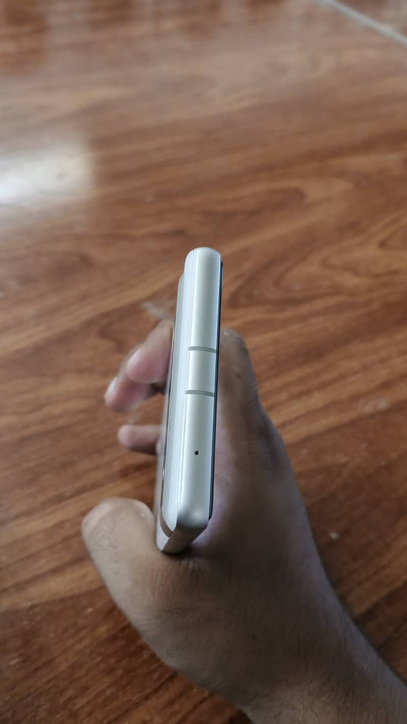 Google Pixel 7a 4