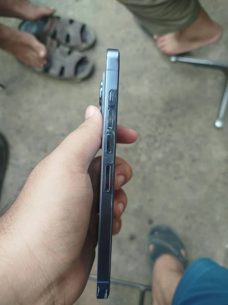 Apple iPhone 13 Pro Max 2