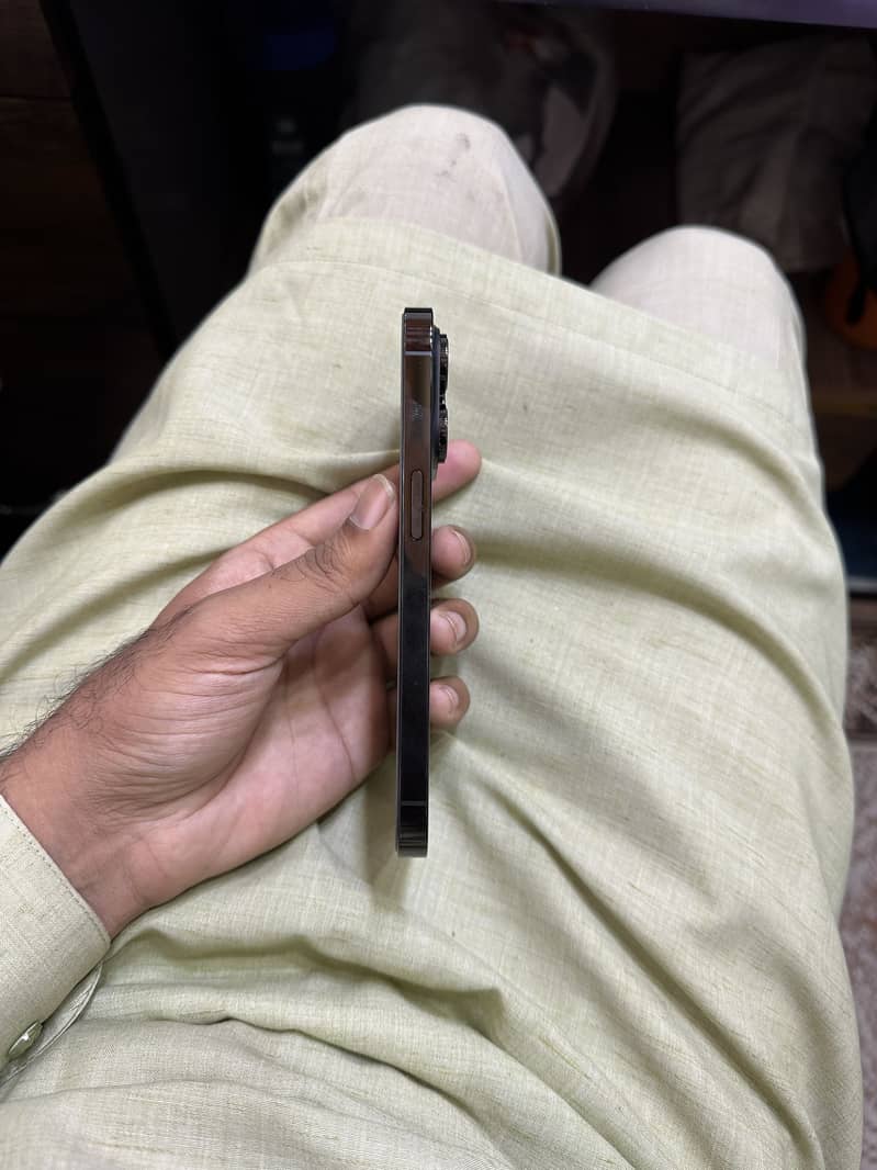 Apple iPhone 14 Pro 4