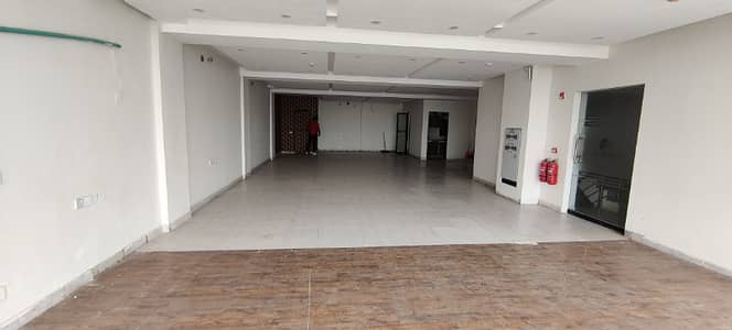 9 Marla Full plaza With Lift