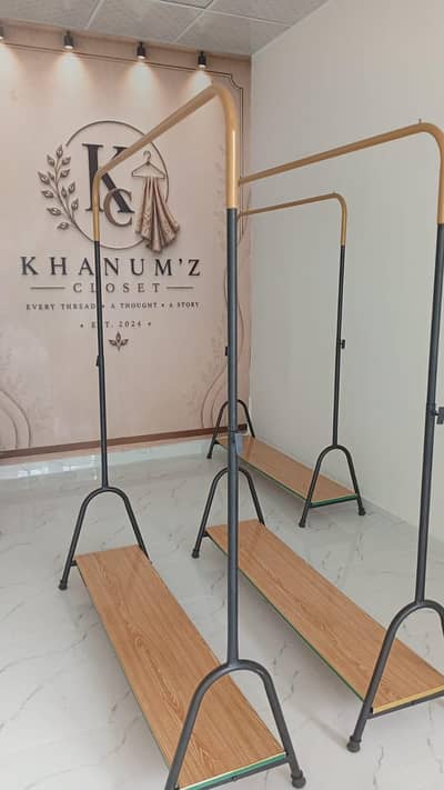 shop clothing display stands