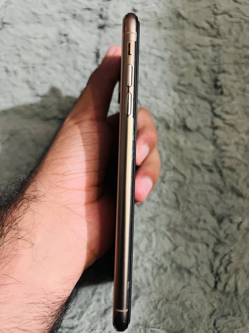 Apple iPhone XS Max 5