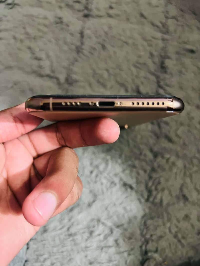 Apple iPhone XS Max 6