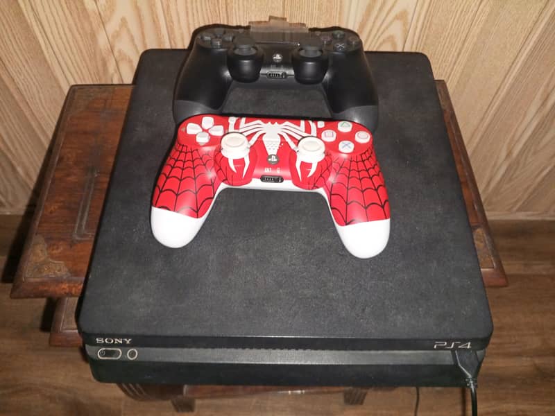 PS4 with two controllers 0