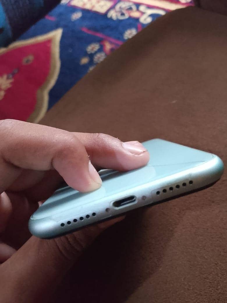 Apple iPhone 11 3