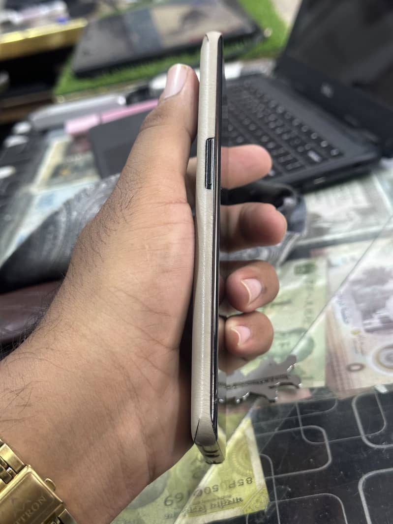One Plus 10 Pro 6