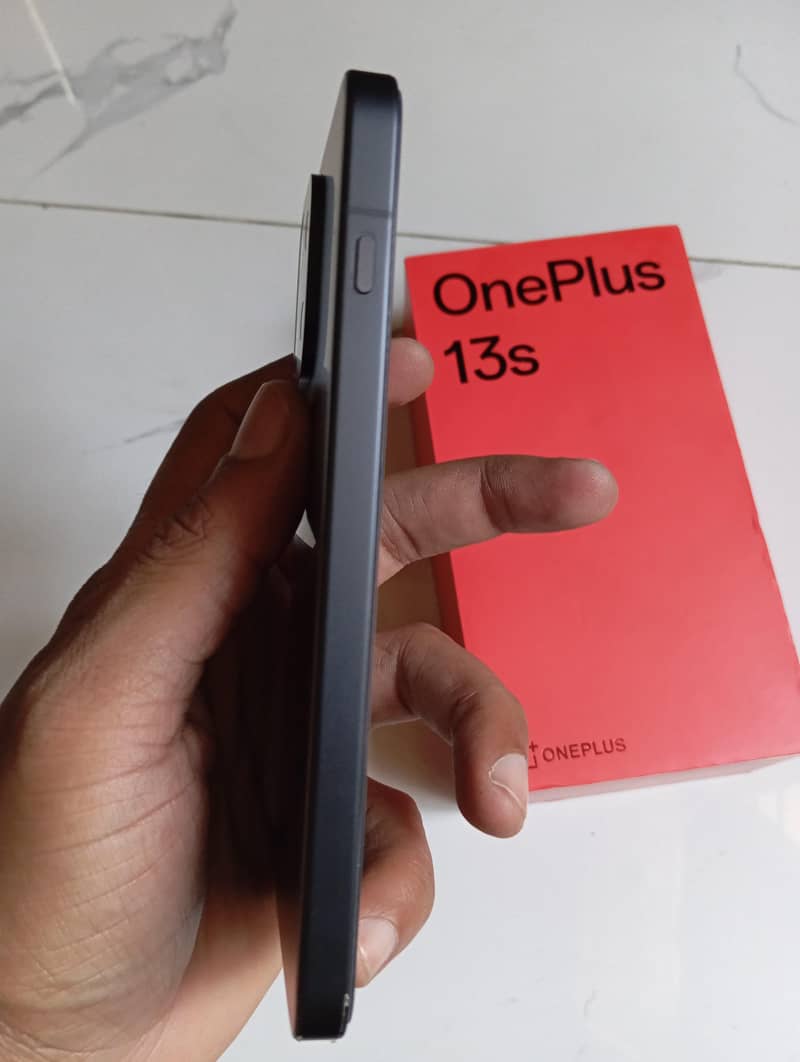 One Plus 13s 1
