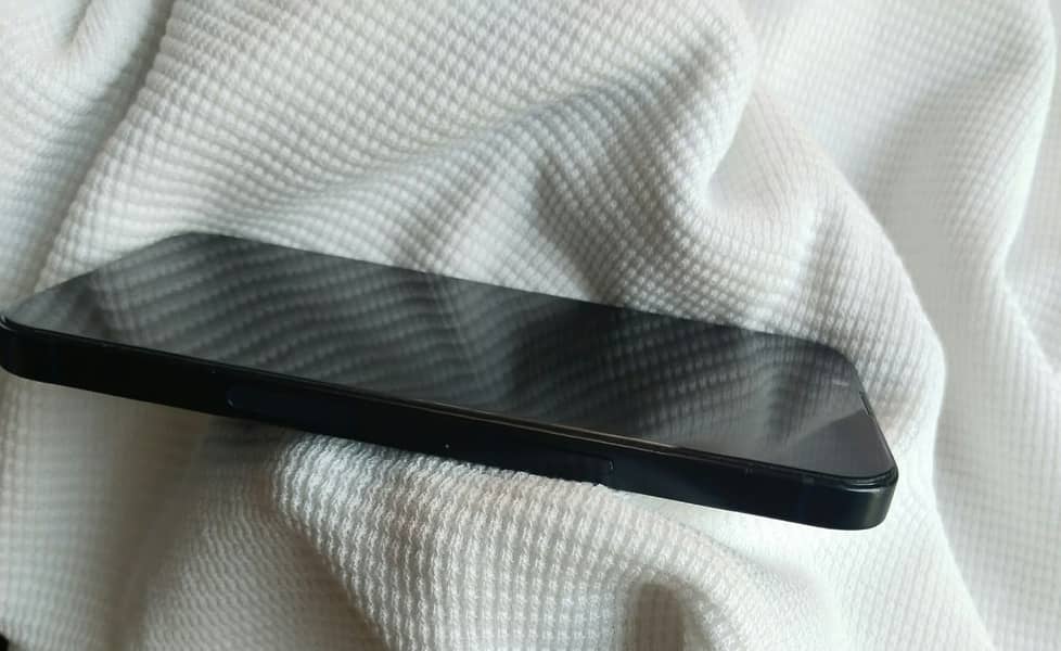 Apple iPhone 13 2