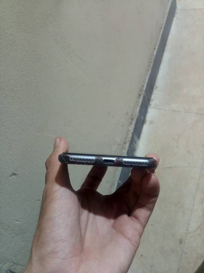 Apple iPhone 8 Plus 4
