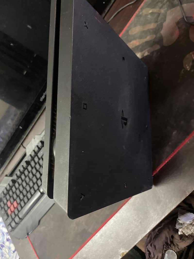 PS4 slim 1