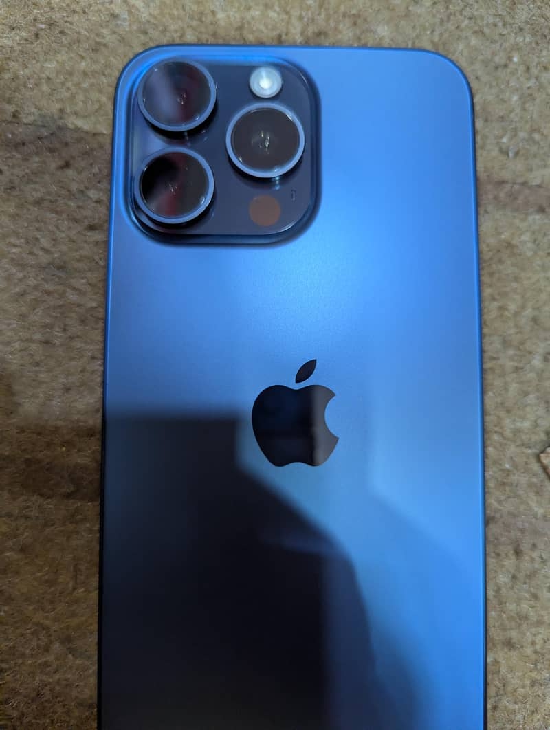 Apple iPhone 15 Pro Max 3