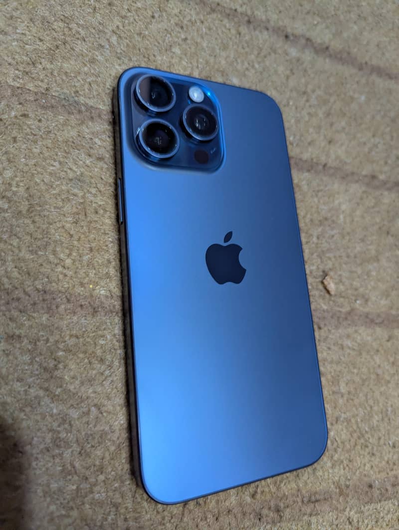 Apple iPhone 15 Pro Max 4