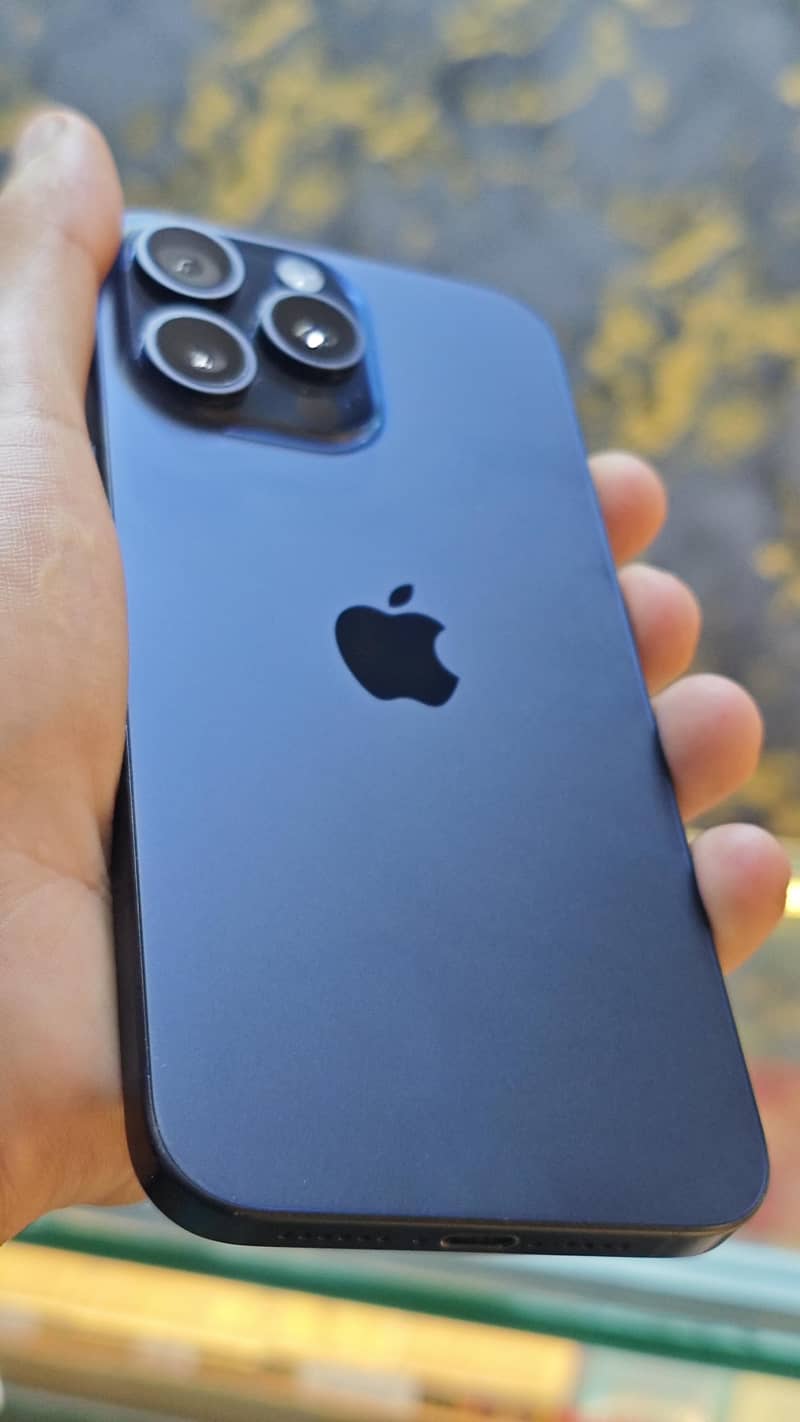 Apple iPhone 15 Pro Max 6