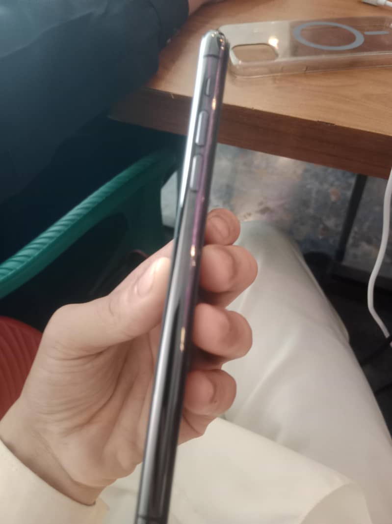 Apple iPhone 11 Pro Max 2