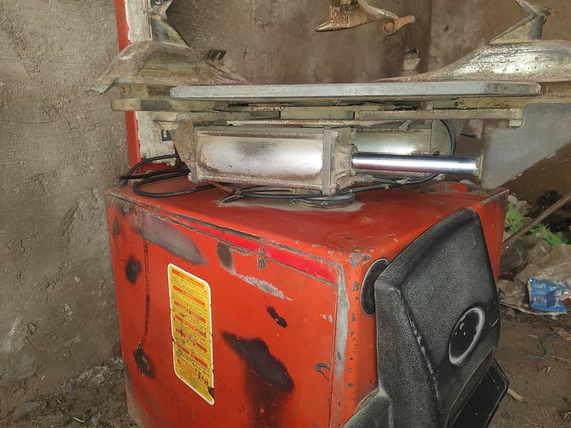 Tyre changer machine 3 pendal 1