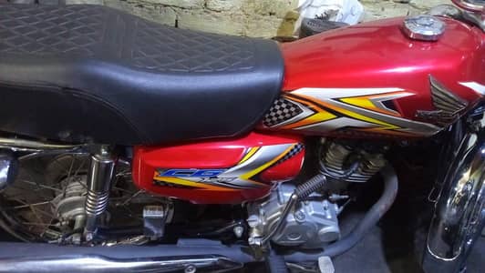 Honda 125 Genuine condition Red color