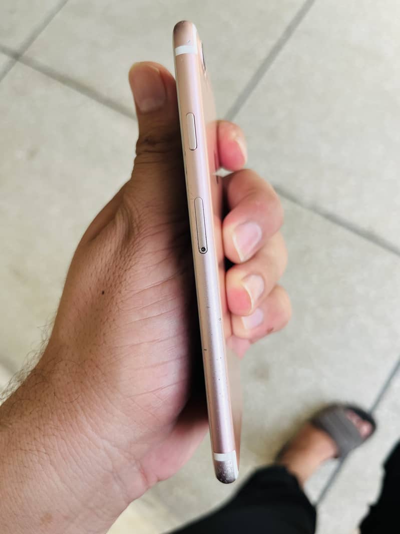 Apple iPhone 7 0