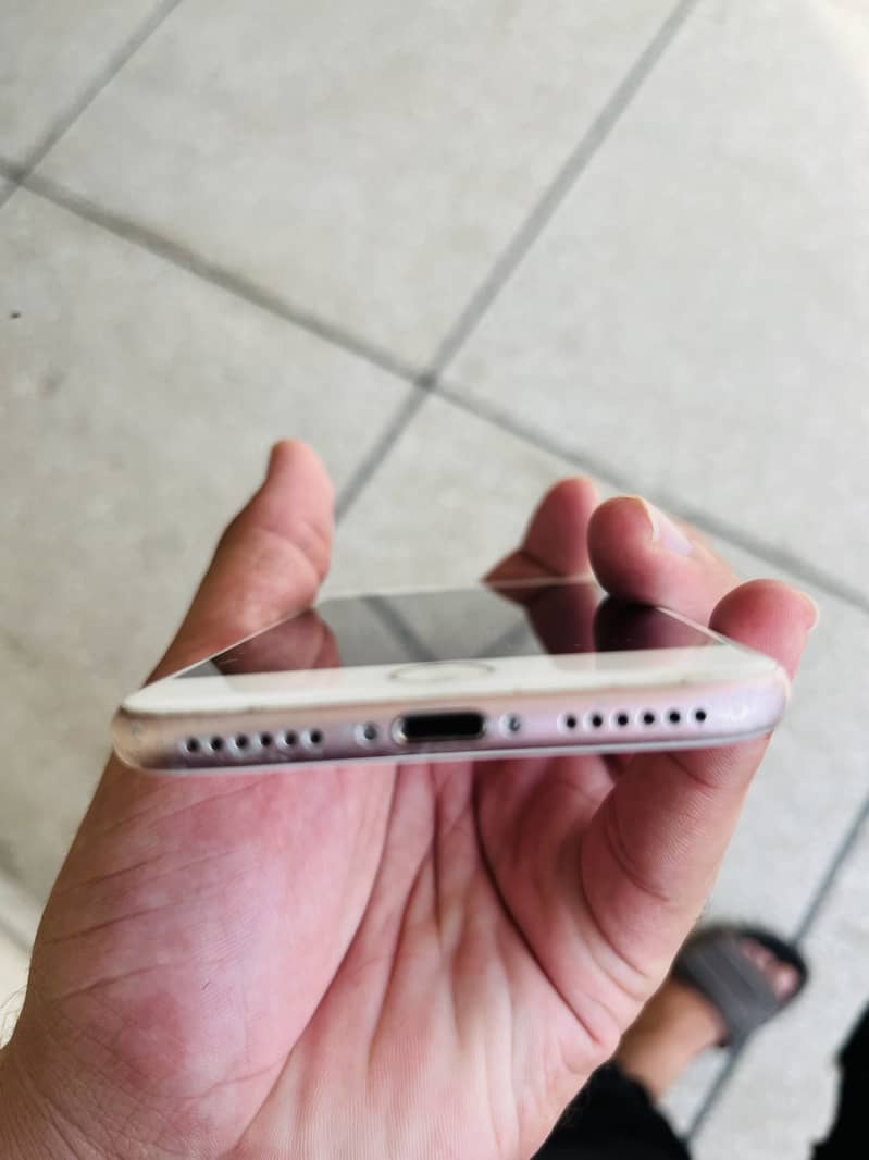 Apple iPhone 7 1