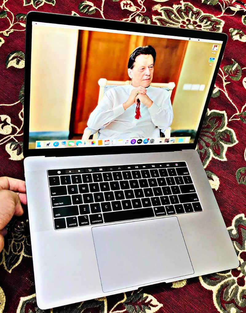 MacBook 1