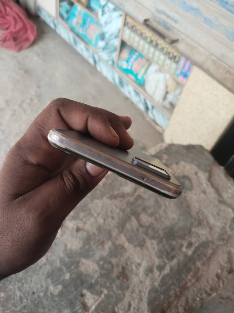 Vivo V21 4