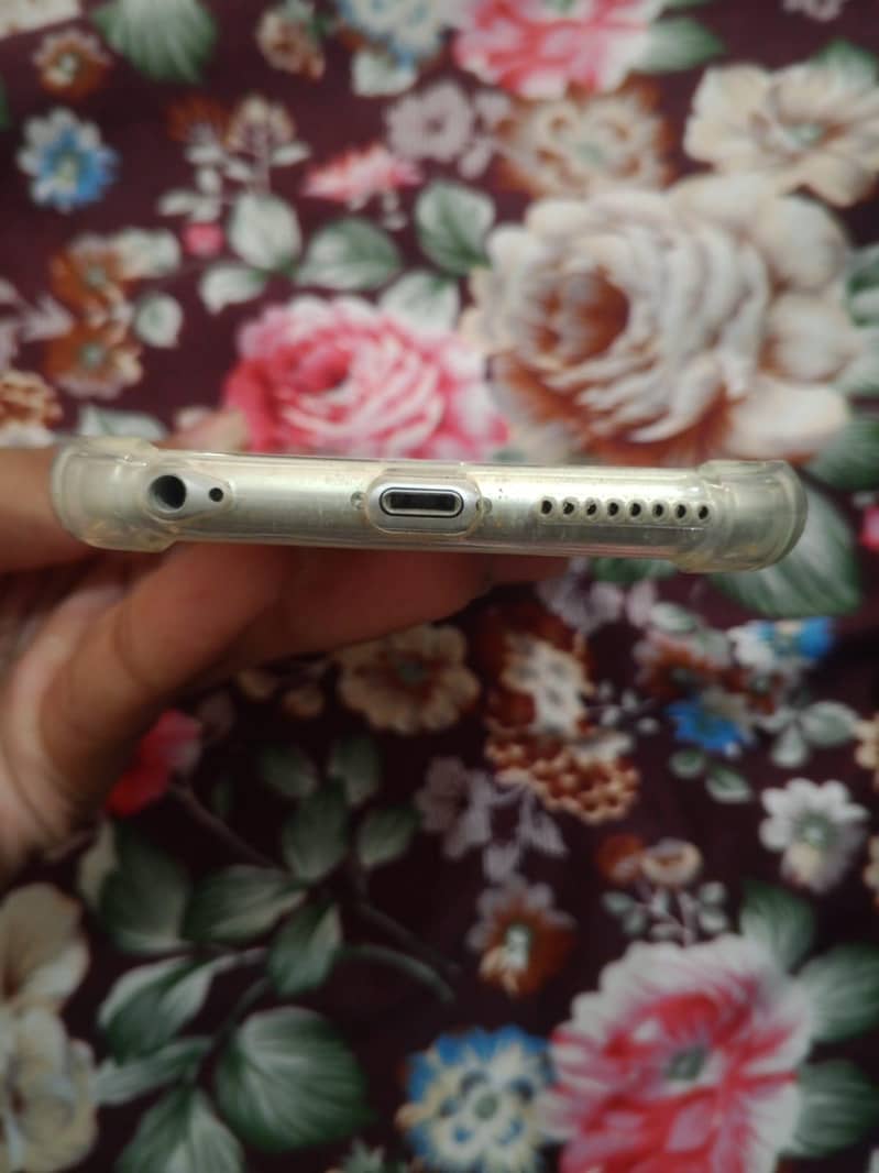 Apple iPhone 6 Plus 4