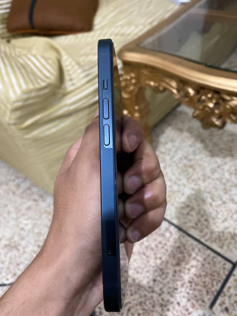 Apple iPhone 12 3