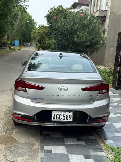 Hyundai Elantra 2021