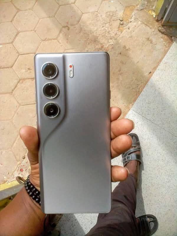 Common 40 pro tecno 1