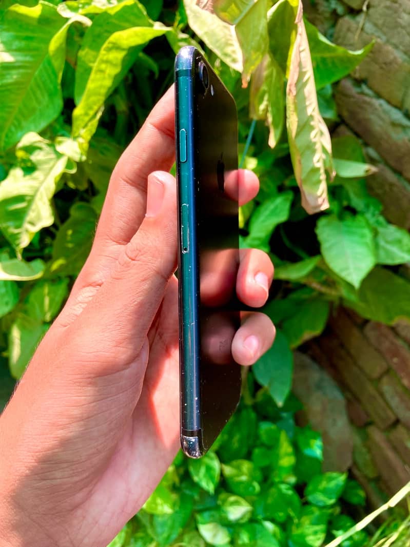 Apple iPhone 7 3