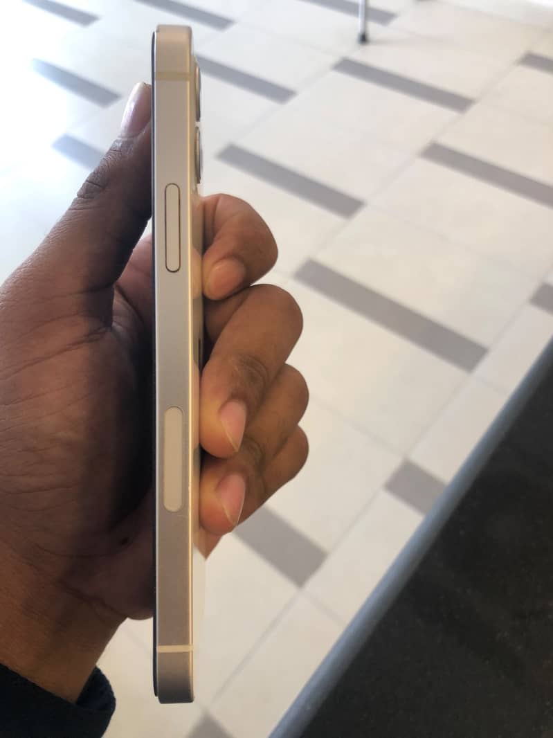Apple iPhone 12 7