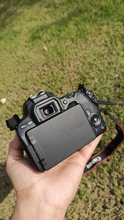 Carefully used Canon eos 200D