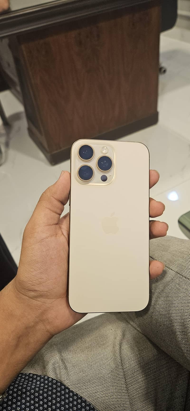 Apple iPhone 16 Pro Max 0