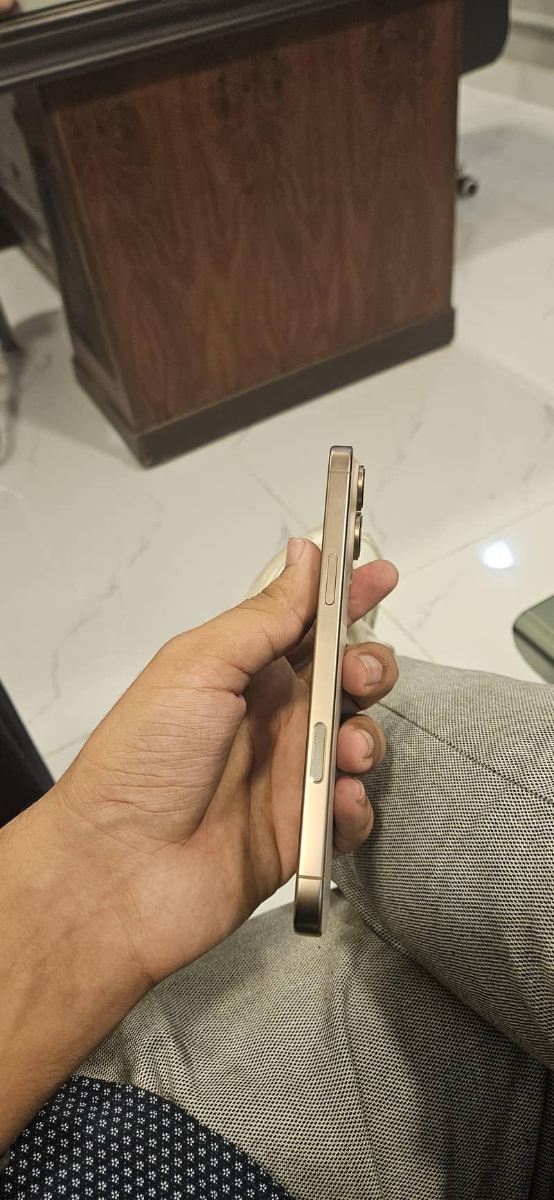 Apple iPhone 16 Pro Max 1