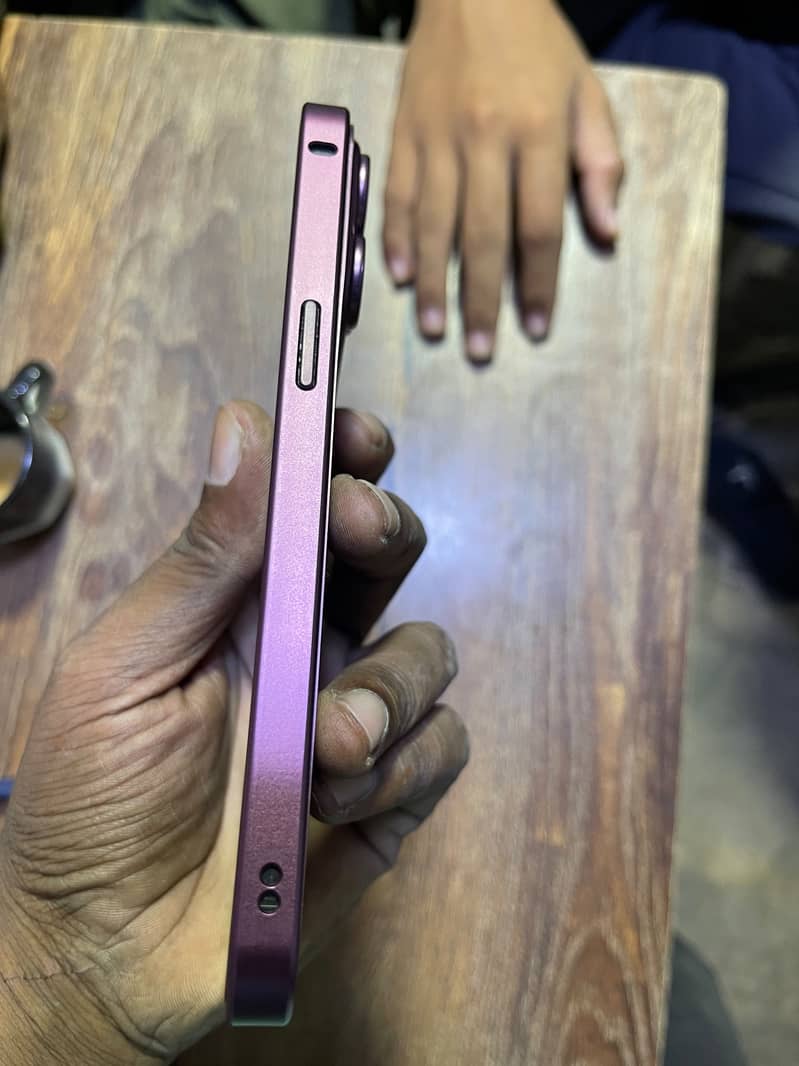Apple iPhone 15 Pro Max 4