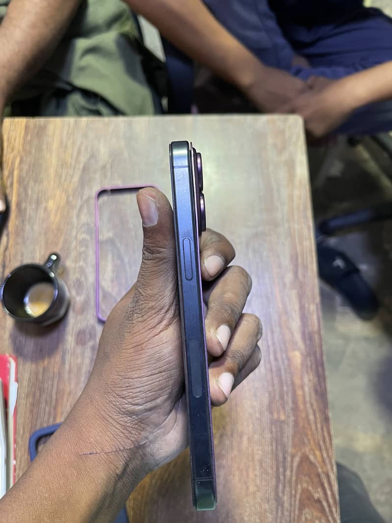 Apple iPhone 15 Pro Max 9