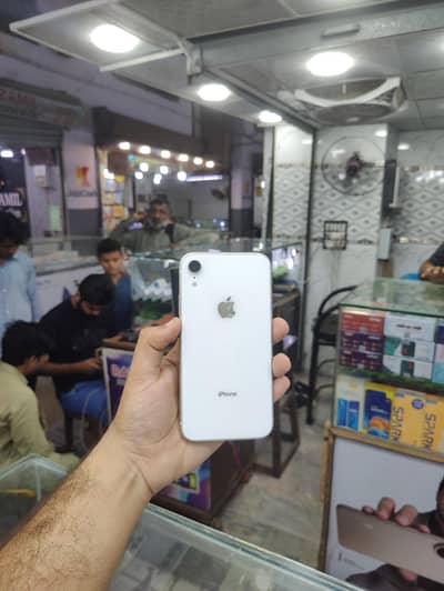 Apple iPhone XR