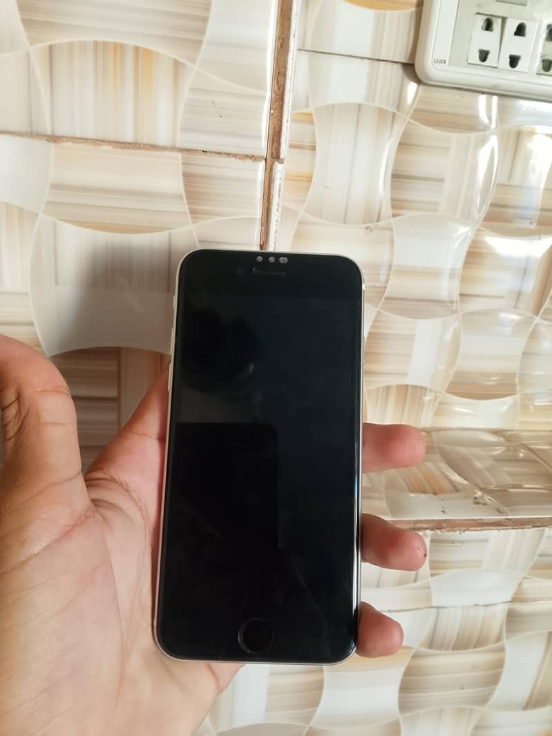 Apple iPhone SE 6