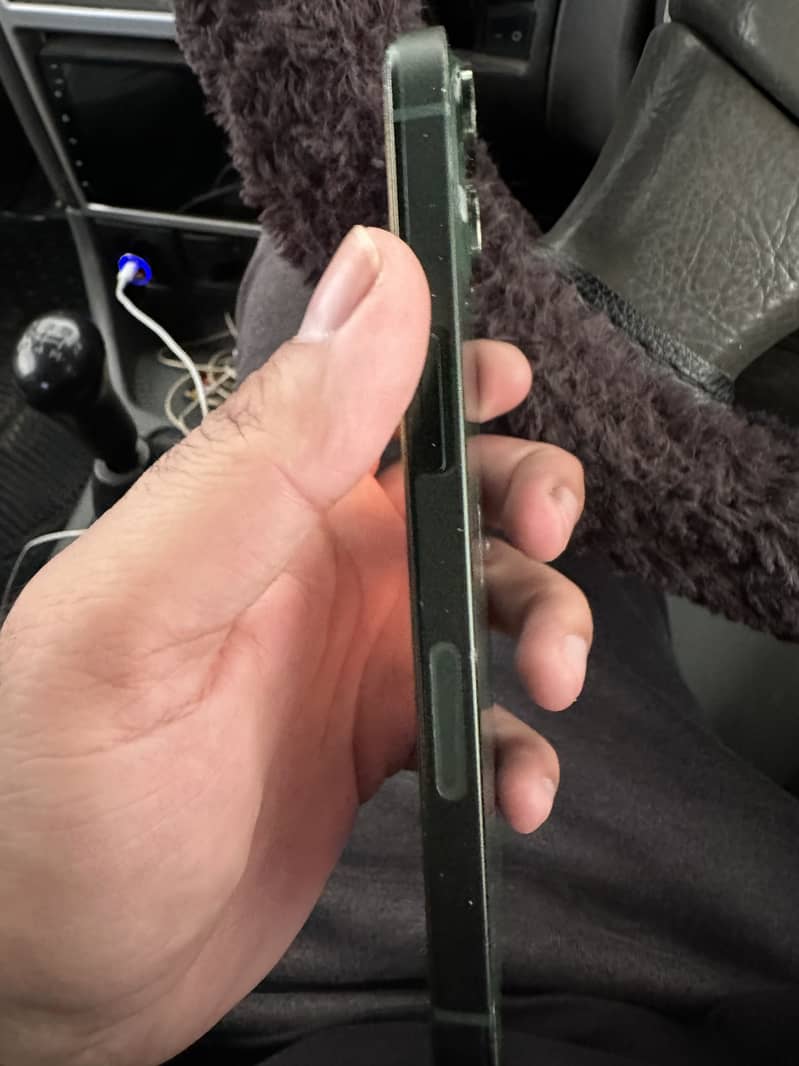 Apple iPhone 13 1