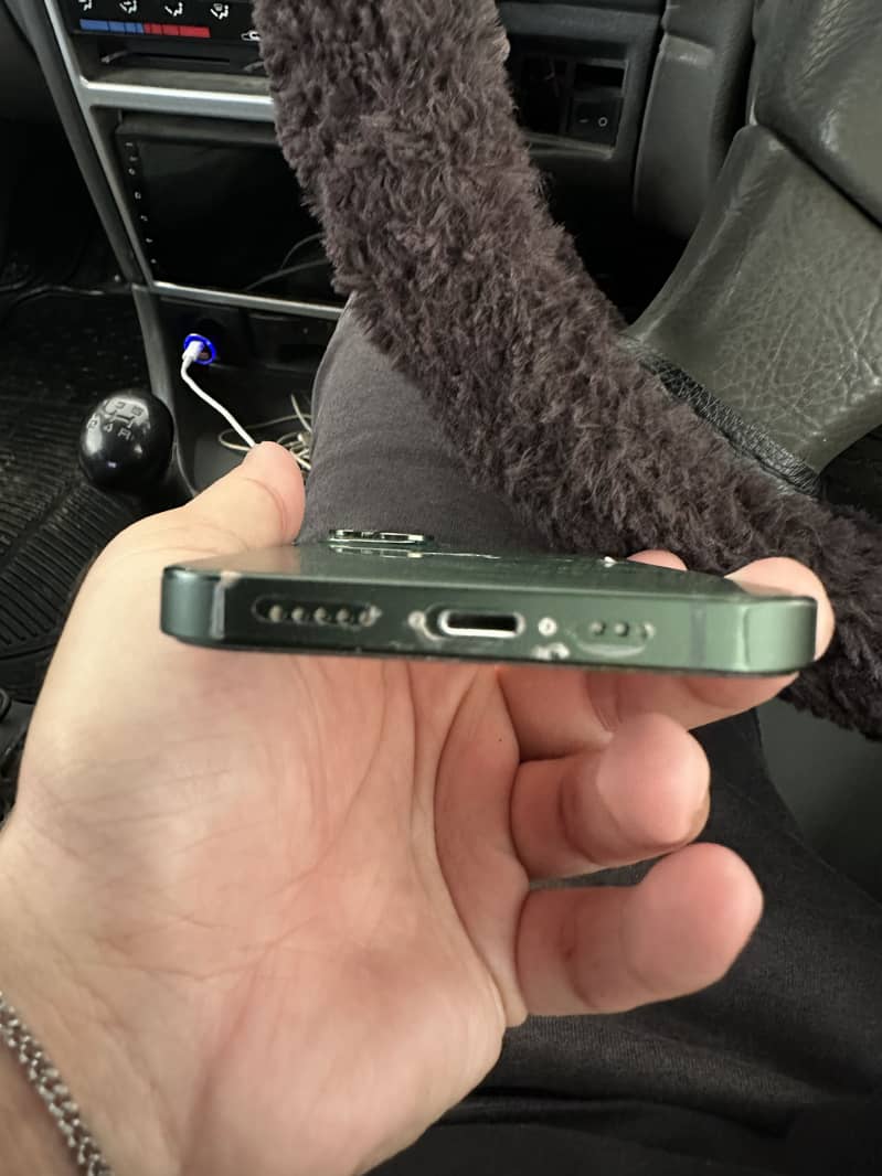 Apple iPhone 13 2