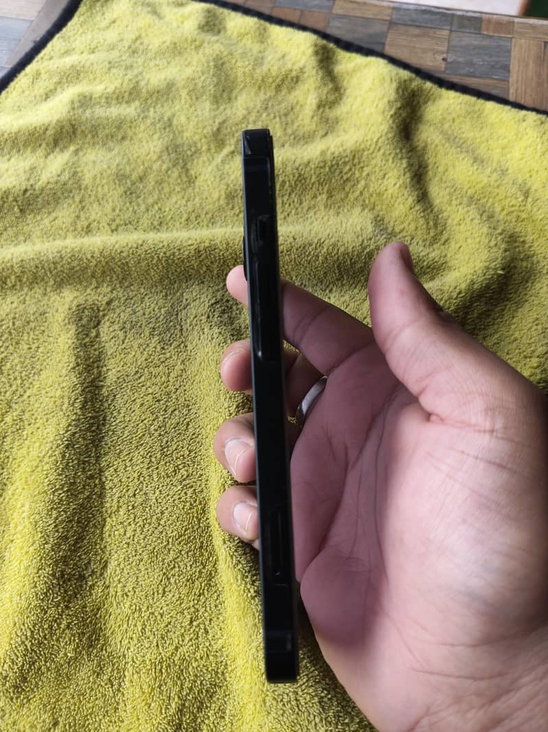 Apple iPhone 14 4